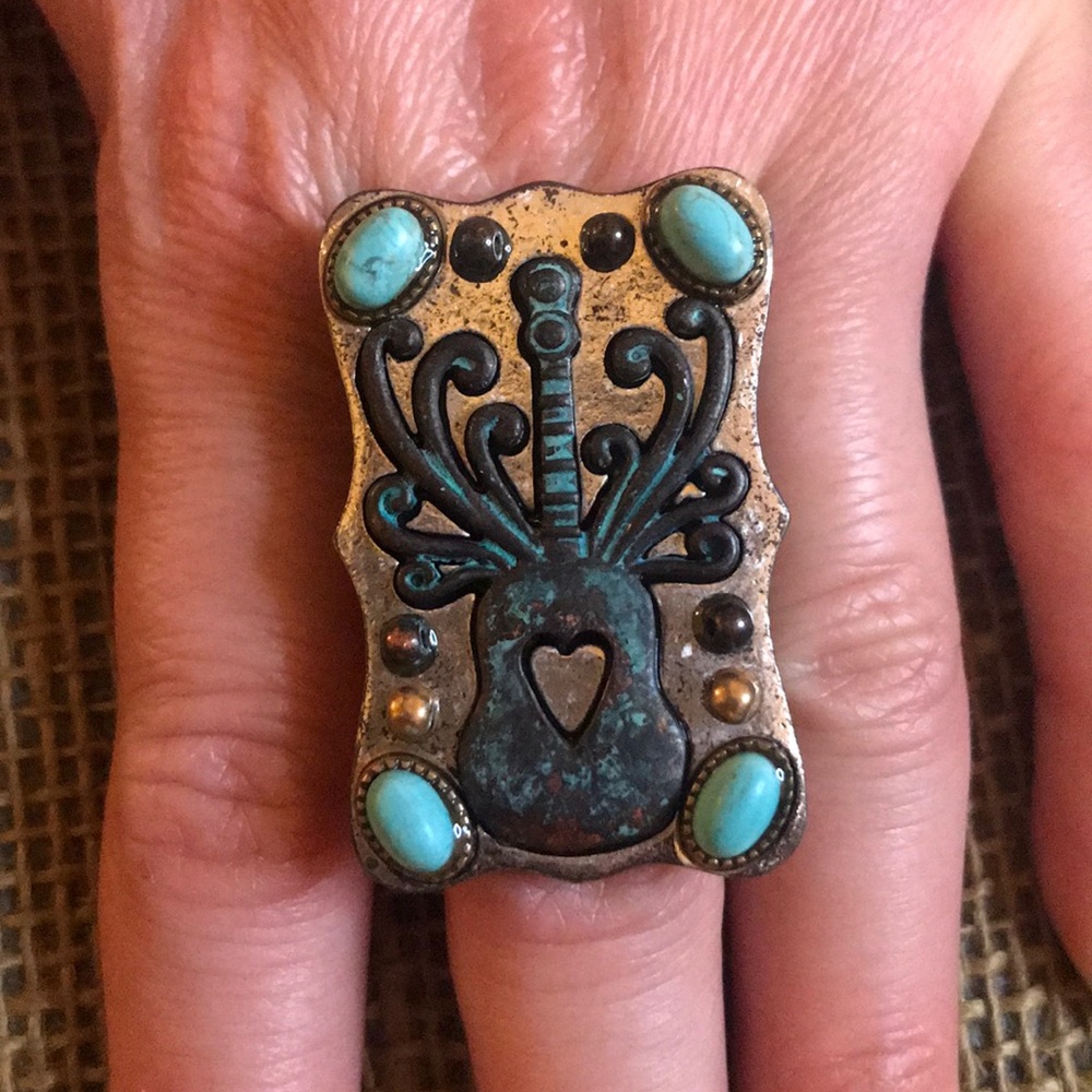 Turquoise guitar ring